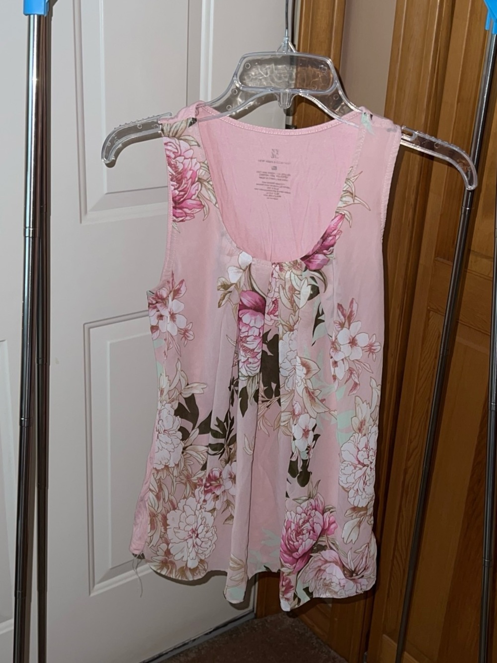 Floral Pink Sleeveless Women's Top - Soft Scoop Neck